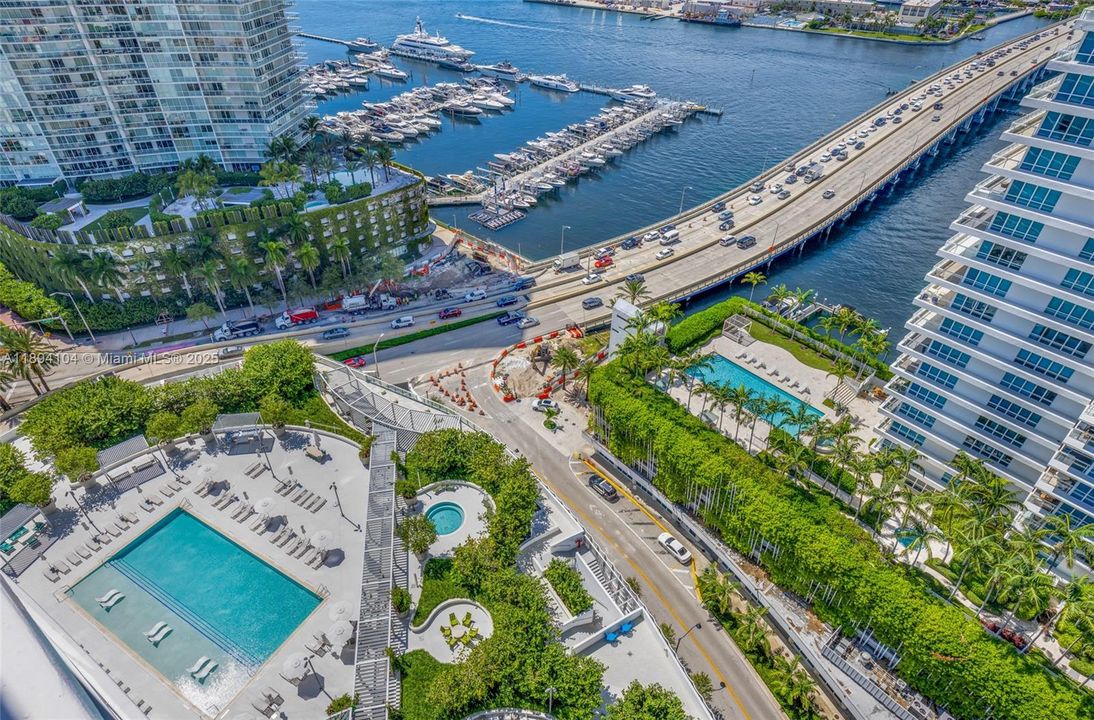 Activo con contrato: $9,300 (1 camas, 1 baños, 886 Pies cuadrados)