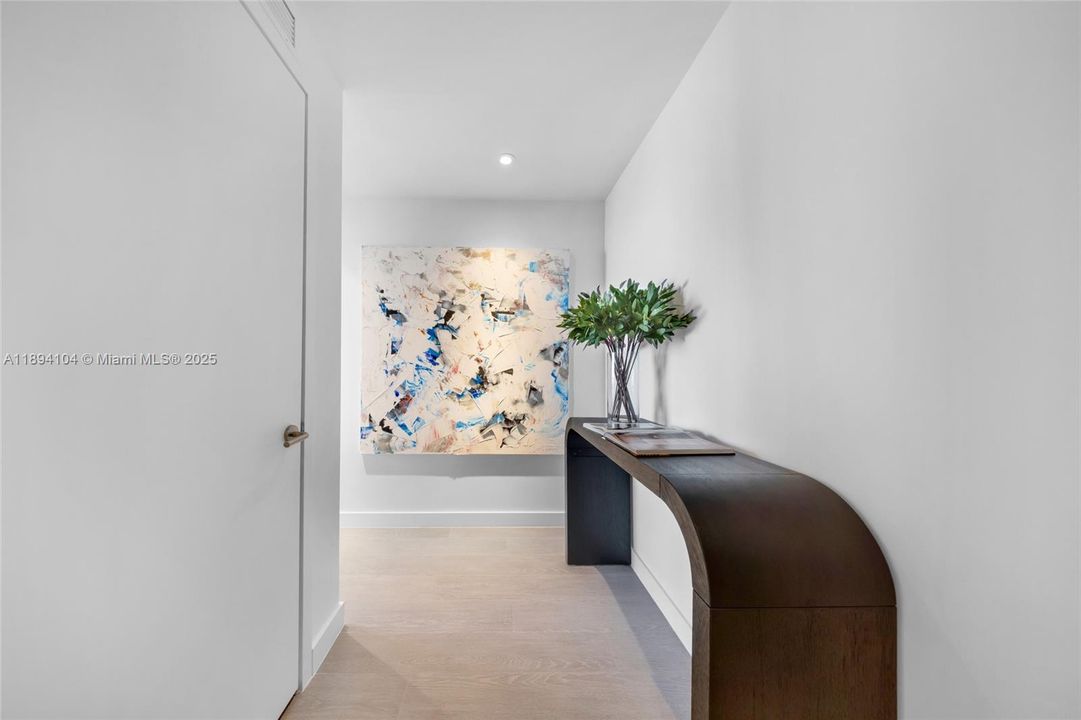 Activo con contrato: $9,300 (1 camas, 1 baños, 886 Pies cuadrados)