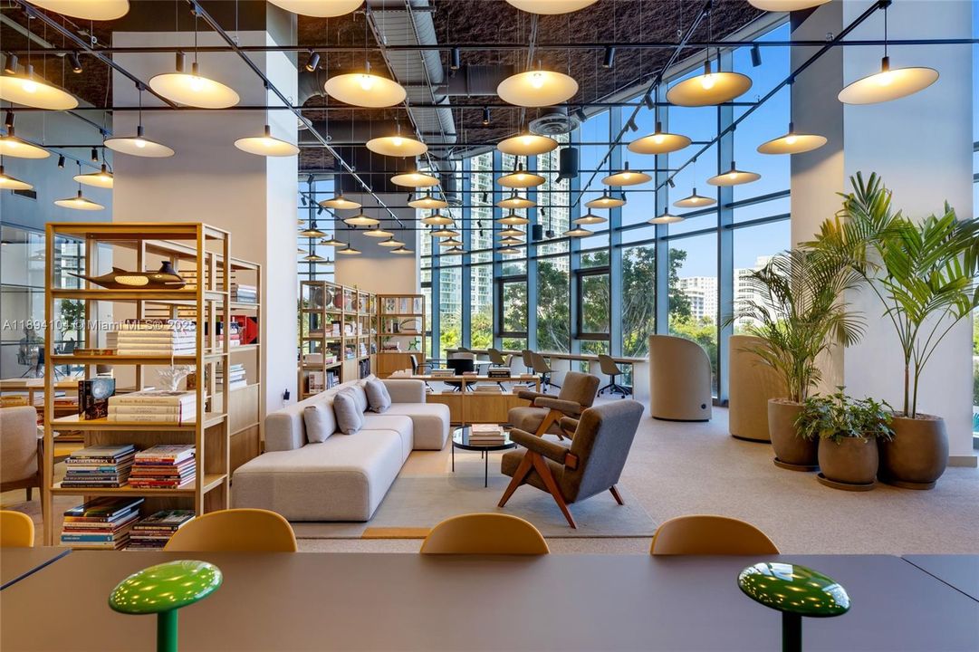 Activo con contrato: $9,300 (1 camas, 1 baños, 886 Pies cuadrados)