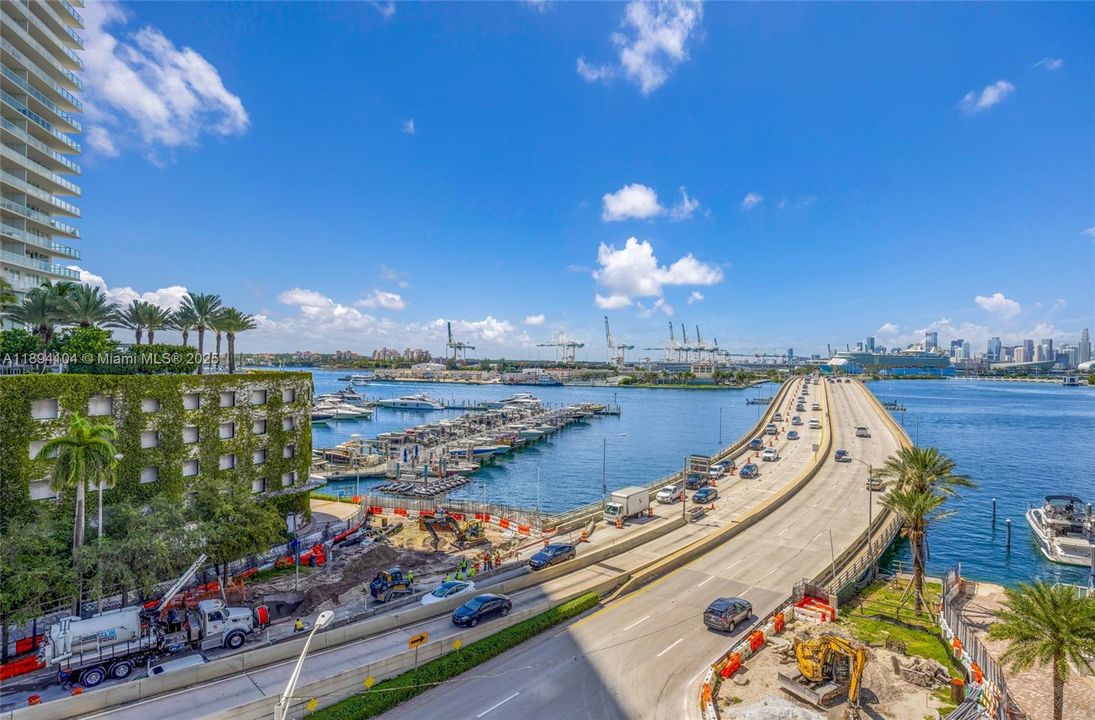 Activo con contrato: $9,300 (1 camas, 1 baños, 886 Pies cuadrados)