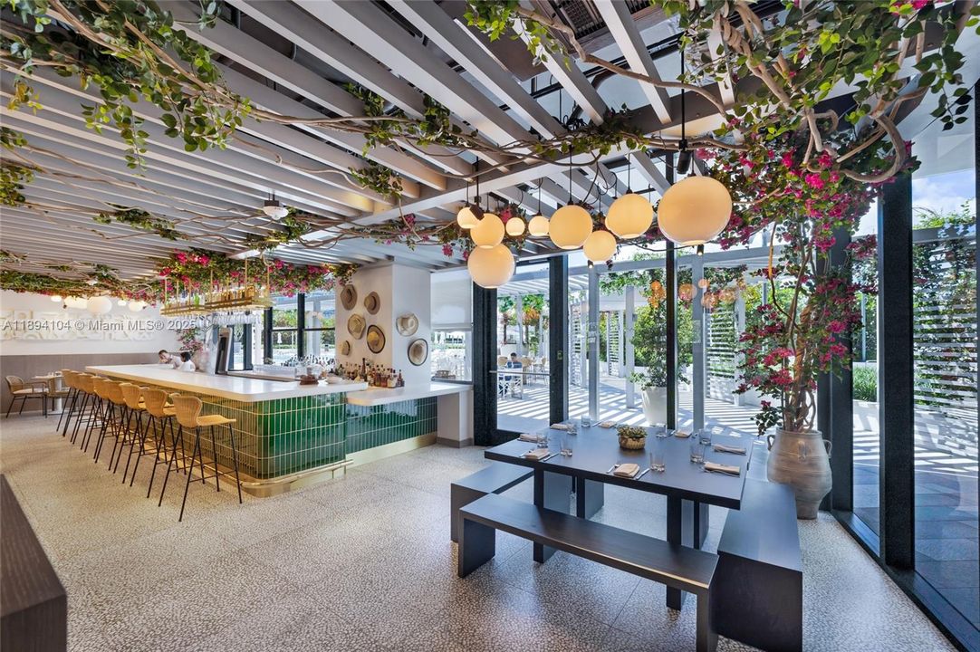 Activo con contrato: $9,300 (1 camas, 1 baños, 886 Pies cuadrados)