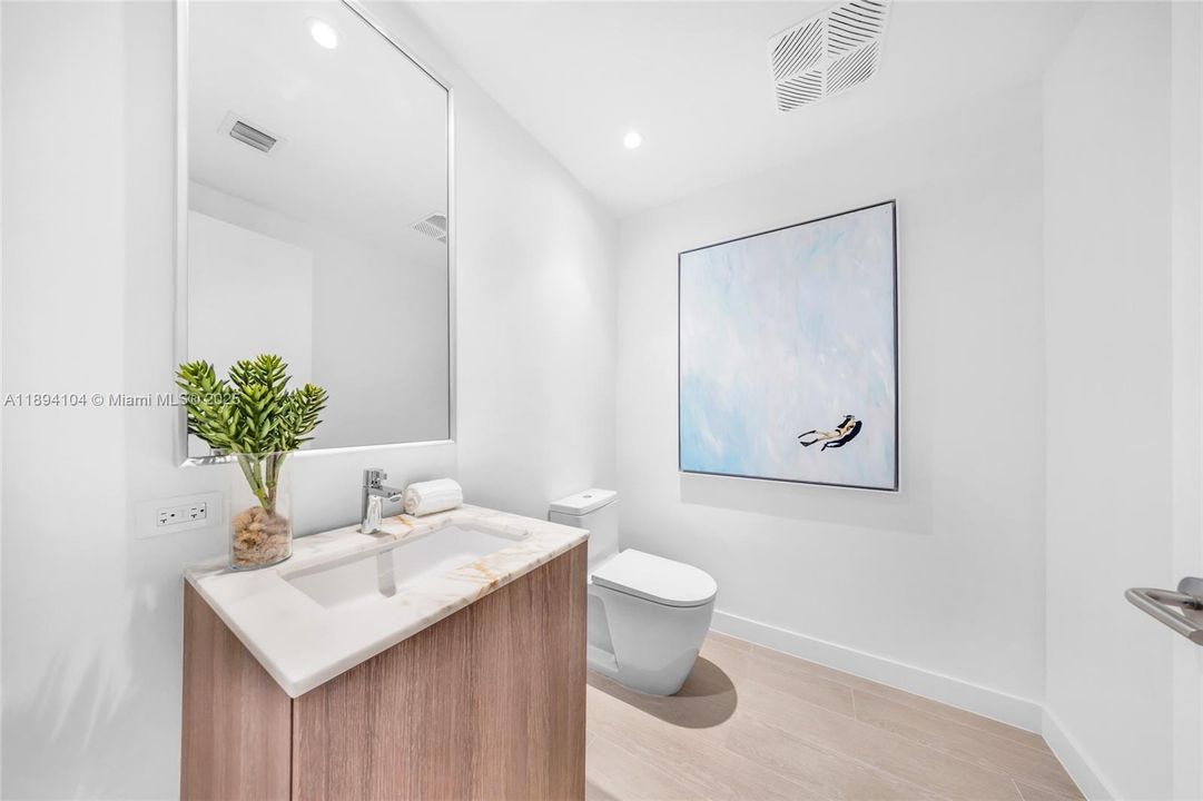 Activo con contrato: $9,300 (1 camas, 1 baños, 886 Pies cuadrados)