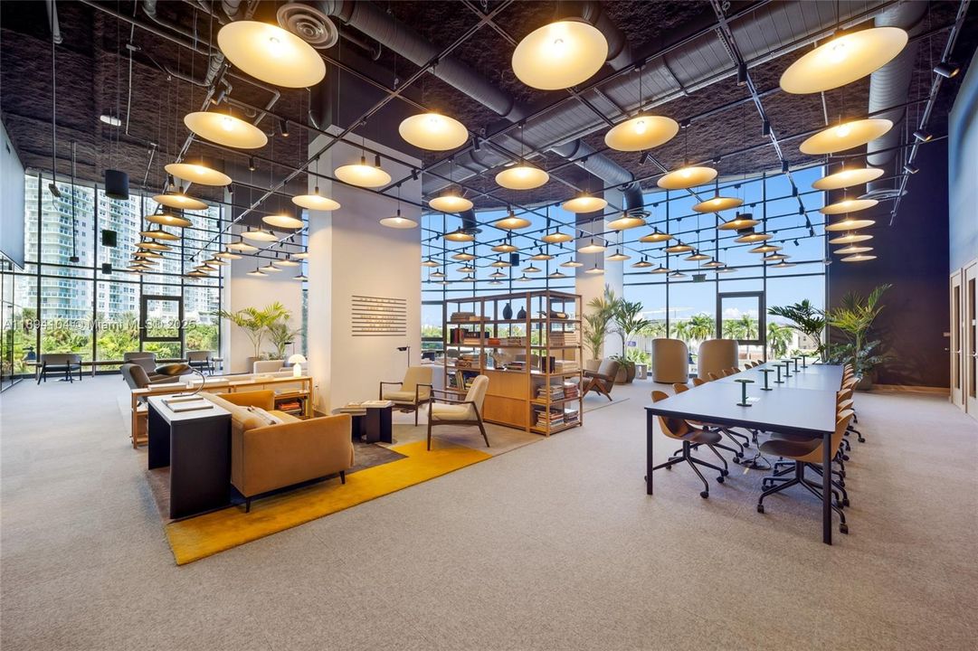 Activo con contrato: $9,300 (1 camas, 1 baños, 886 Pies cuadrados)