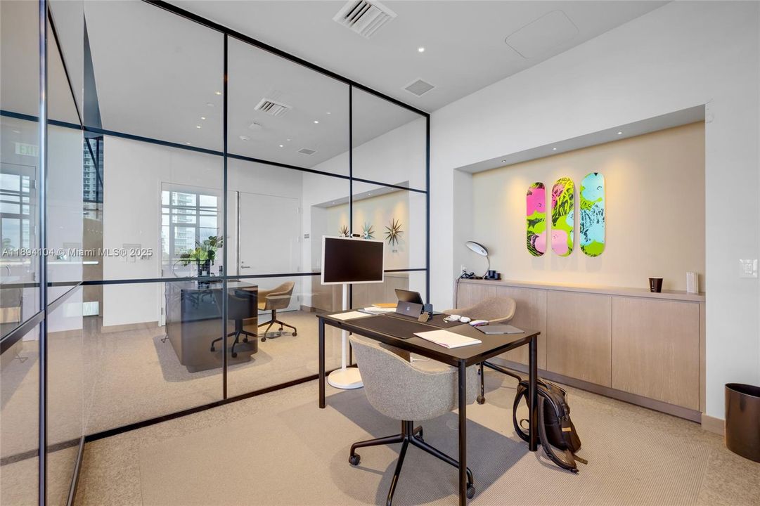 Activo con contrato: $9,300 (1 camas, 1 baños, 886 Pies cuadrados)