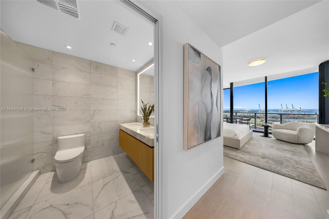 Activo con contrato: $9,300 (1 camas, 1 baños, 886 Pies cuadrados)