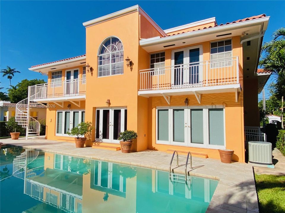 For Sale: $5,190,000 (5 beds, 5 baths, 6011 Square Feet)