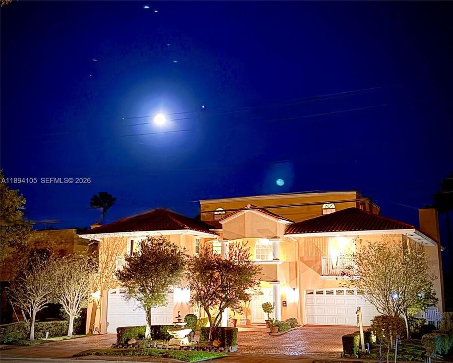 For Sale: $5,190,000 (5 beds, 5 baths, 6011 Square Feet)