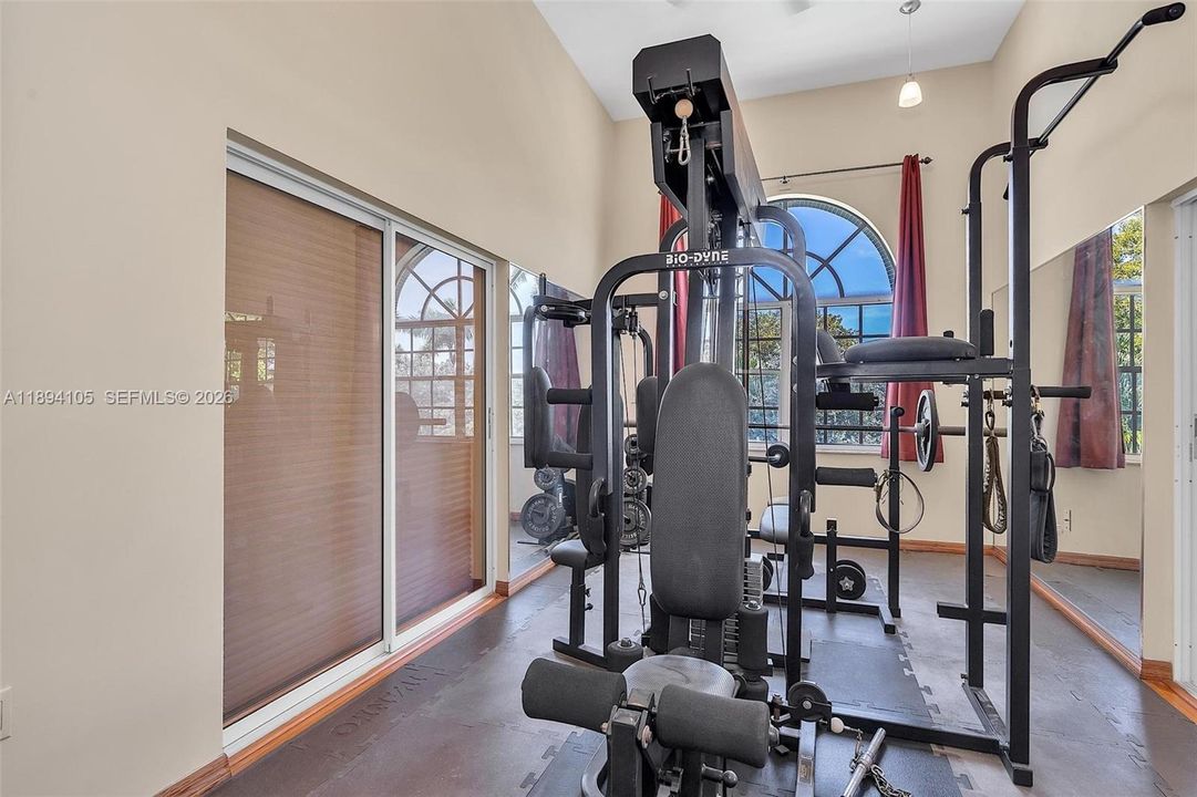 For Sale: $5,190,000 (5 beds, 5 baths, 6011 Square Feet)