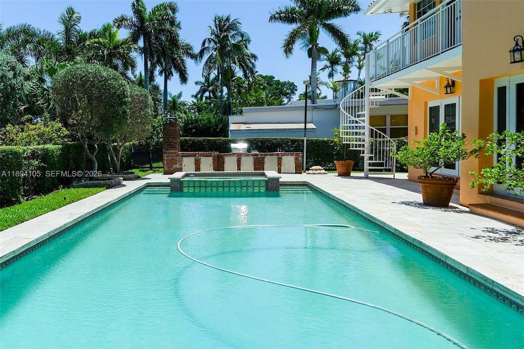 For Sale: $5,190,000 (5 beds, 5 baths, 6011 Square Feet)