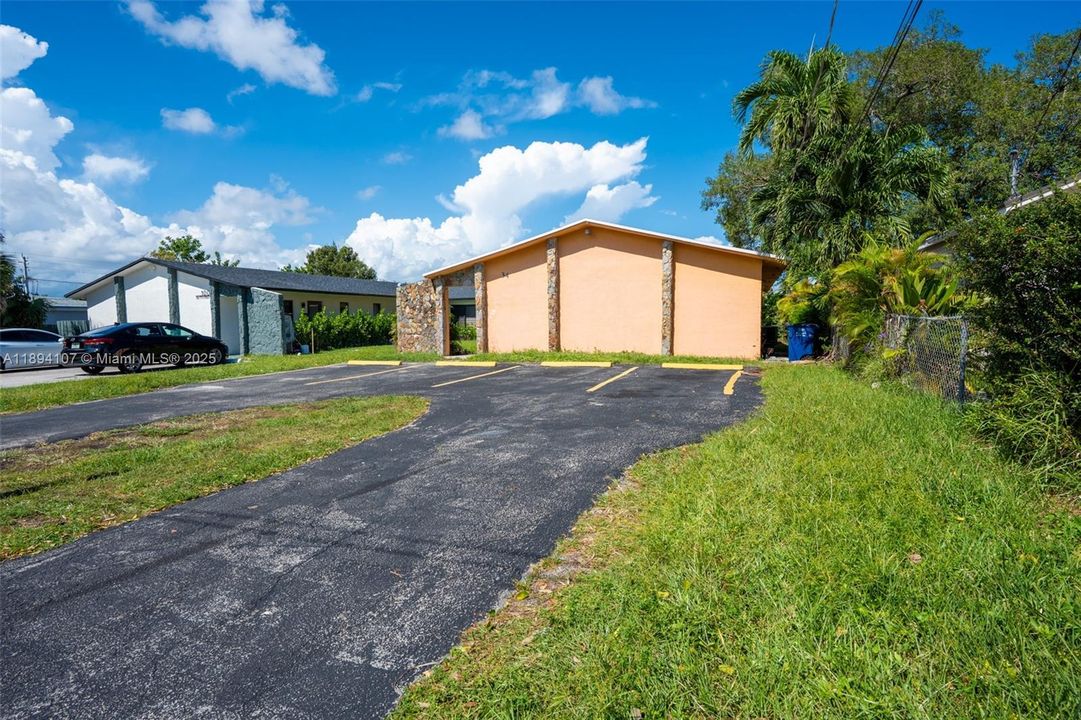 合同活跃: $595,000 (0 贝兹, 0 浴室, 2654 平方英尺)