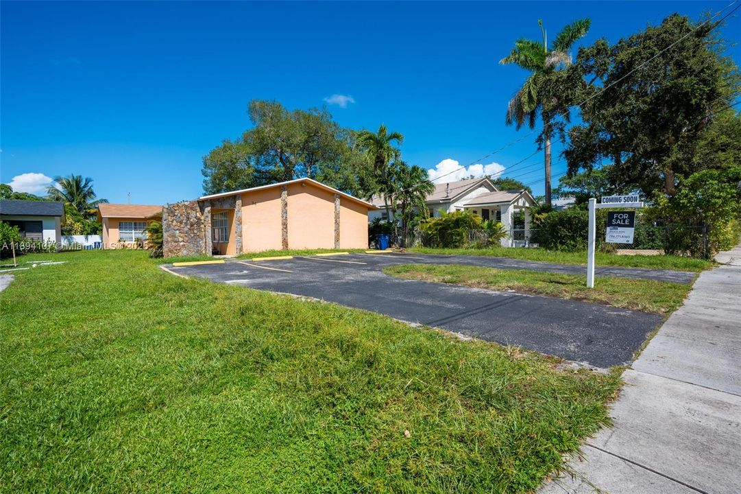 合同活跃: $595,000 (0 贝兹, 0 浴室, 2654 平方英尺)