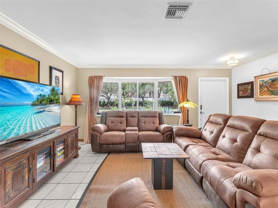 Active With Contract: $749,000 (3 beds, 2 baths, 1400 Square Feet)