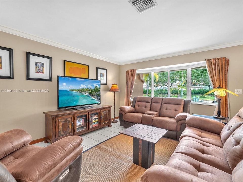 Active With Contract: $749,000 (3 beds, 2 baths, 1400 Square Feet)