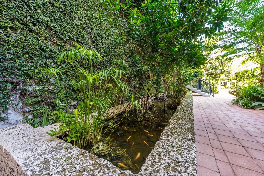 合同活跃: $16,500 (3 贝兹, 3 浴室, 2739 平方英尺)