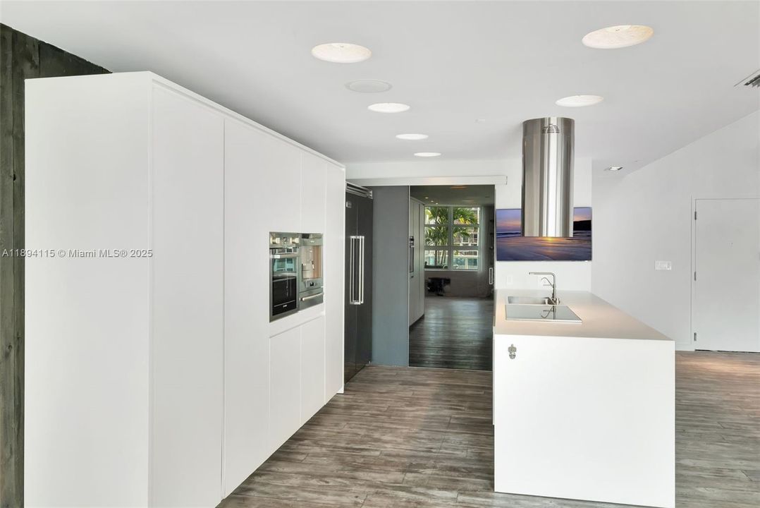 合同活跃: $16,500 (3 贝兹, 3 浴室, 2739 平方英尺)