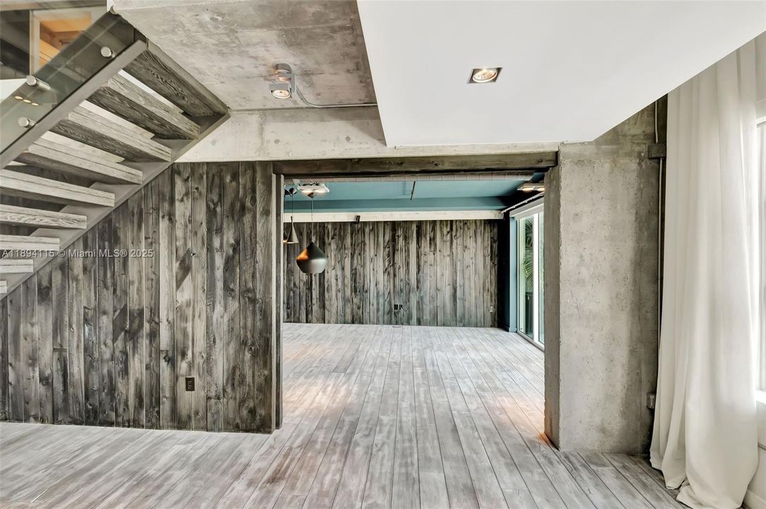 合同活跃: $16,500 (3 贝兹, 3 浴室, 2739 平方英尺)