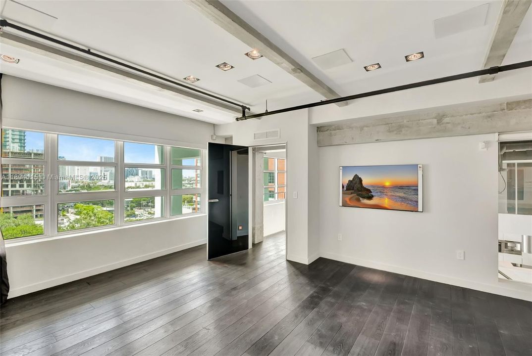 合同活跃: $16,500 (3 贝兹, 3 浴室, 2739 平方英尺)