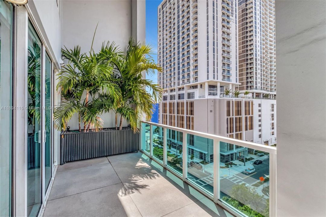 合同活跃: $16,500 (3 贝兹, 3 浴室, 2739 平方英尺)