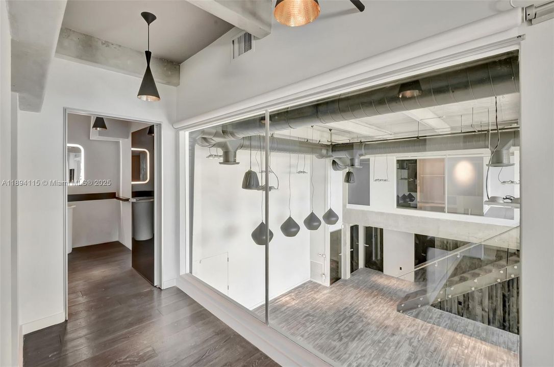 合同活跃: $16,500 (3 贝兹, 3 浴室, 2739 平方英尺)