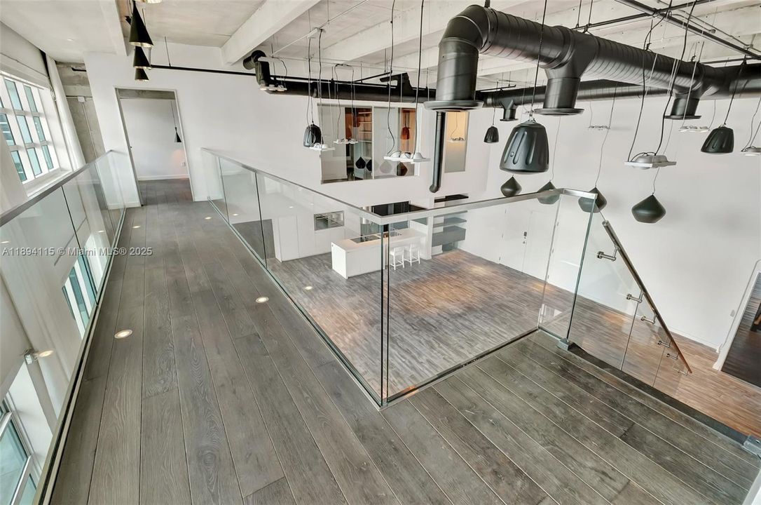 合同活跃: $16,500 (3 贝兹, 3 浴室, 2739 平方英尺)