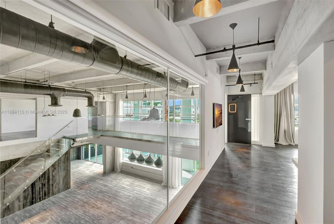 合同活跃: $16,500 (3 贝兹, 3 浴室, 2739 平方英尺)