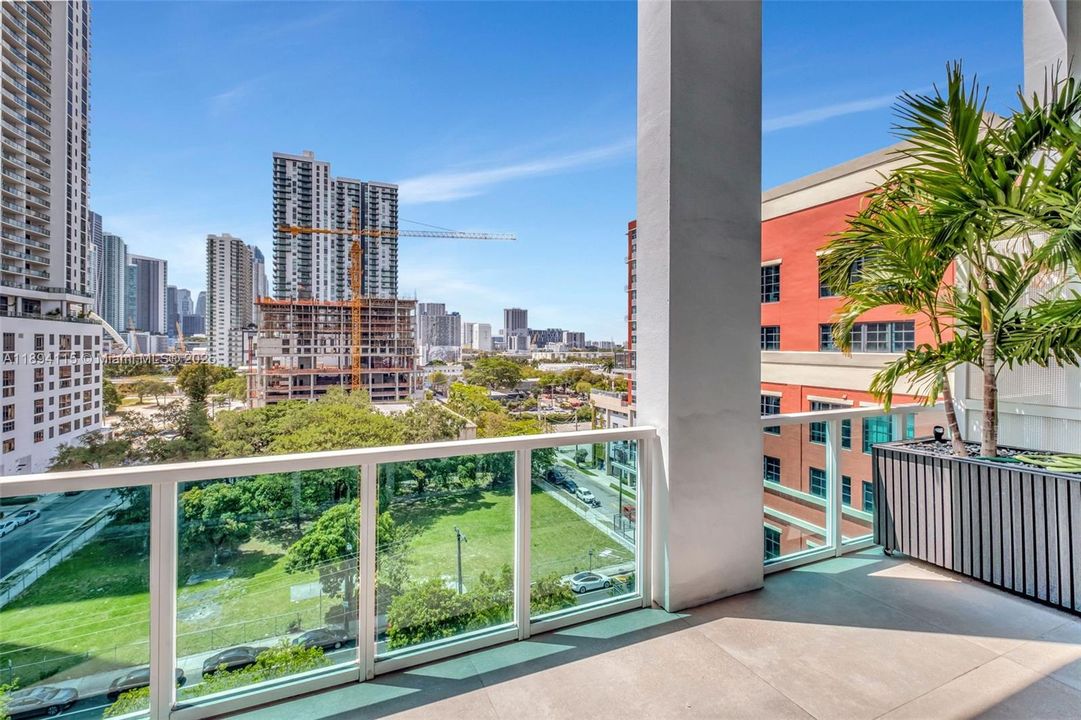 合同活跃: $16,500 (3 贝兹, 3 浴室, 2739 平方英尺)