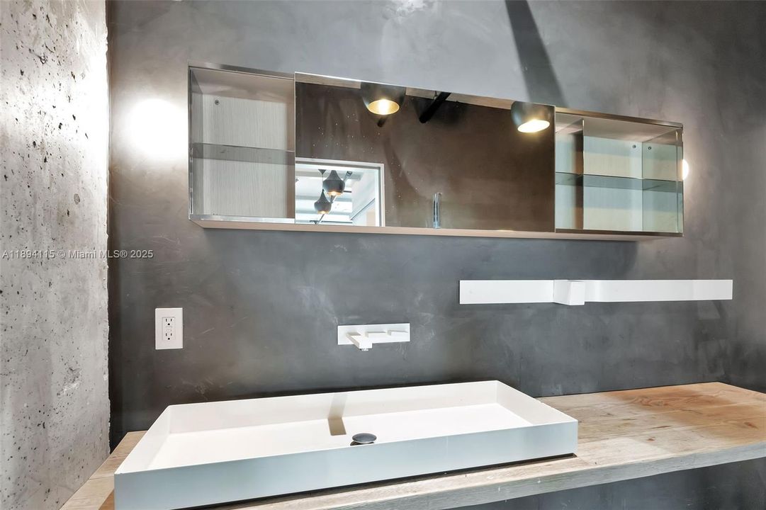 合同活跃: $16,500 (3 贝兹, 3 浴室, 2739 平方英尺)