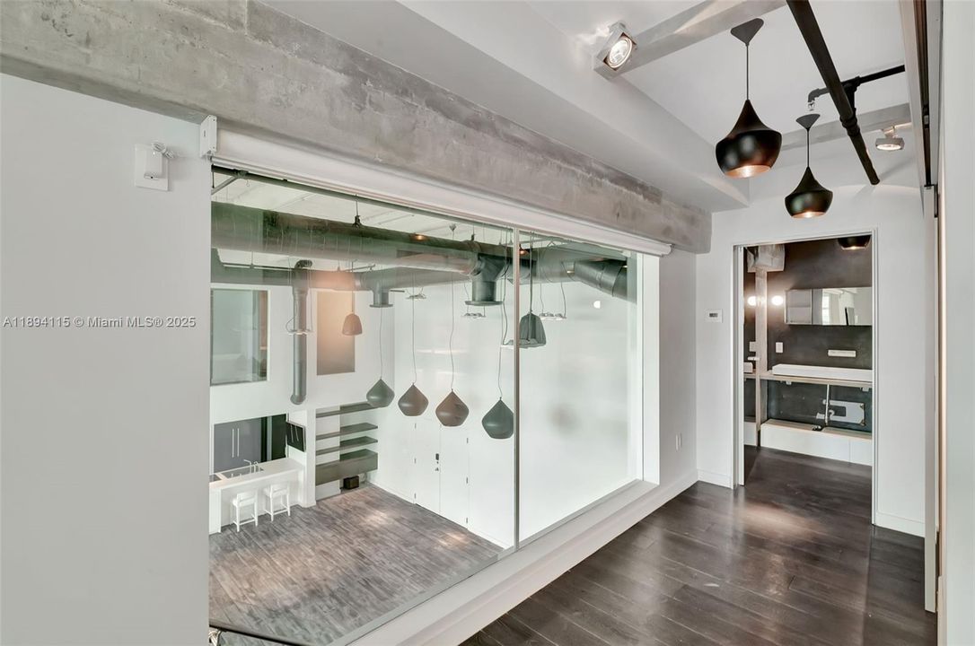 合同活跃: $16,500 (3 贝兹, 3 浴室, 2739 平方英尺)