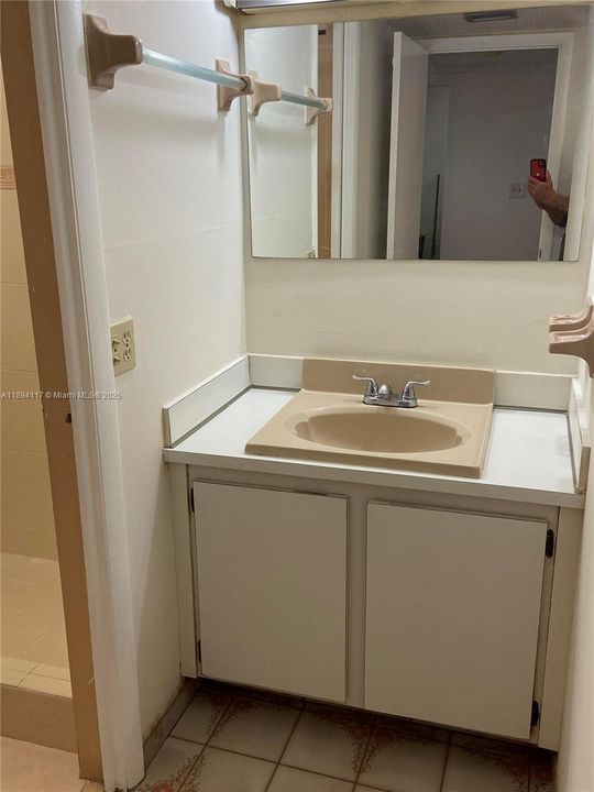 最近租的: $1,600 (1 贝兹, 1 浴室, 725 平方英尺)