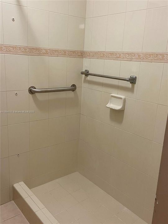 最近租的: $1,600 (1 贝兹, 1 浴室, 725 平方英尺)