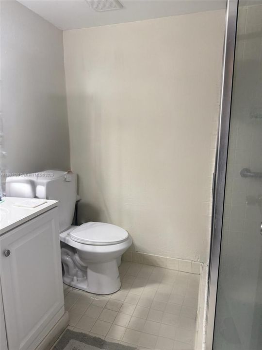 Active With Contract: $2,475 (2 beds, 2 baths, 936 Square Feet)