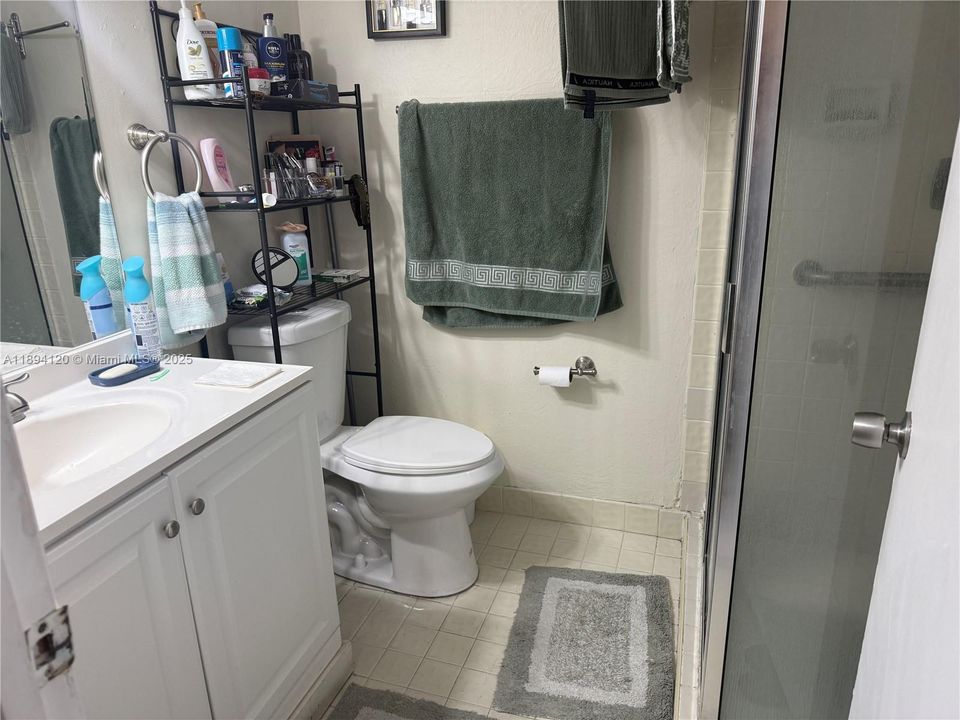 Active With Contract: $2,475 (2 beds, 2 baths, 936 Square Feet)