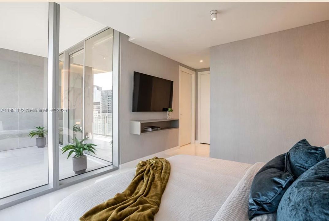 出租: $21,000 (2 贝兹, 3 浴室, 1552 平方英尺)