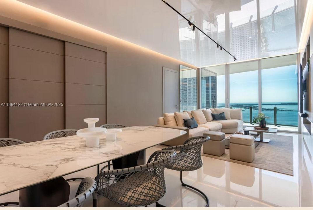 出租: $21,000 (2 贝兹, 3 浴室, 1552 平方英尺)