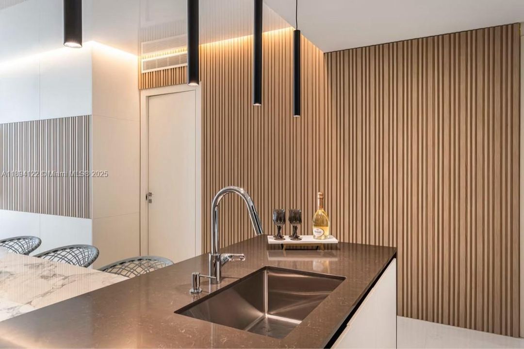 出租: $21,000 (2 贝兹, 3 浴室, 1552 平方英尺)