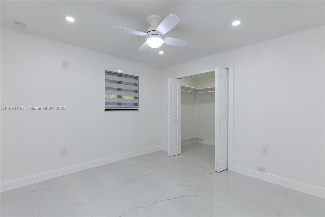 Active With Contract: $2,800 (2 beds, 2 baths, 1250 Square Feet)
