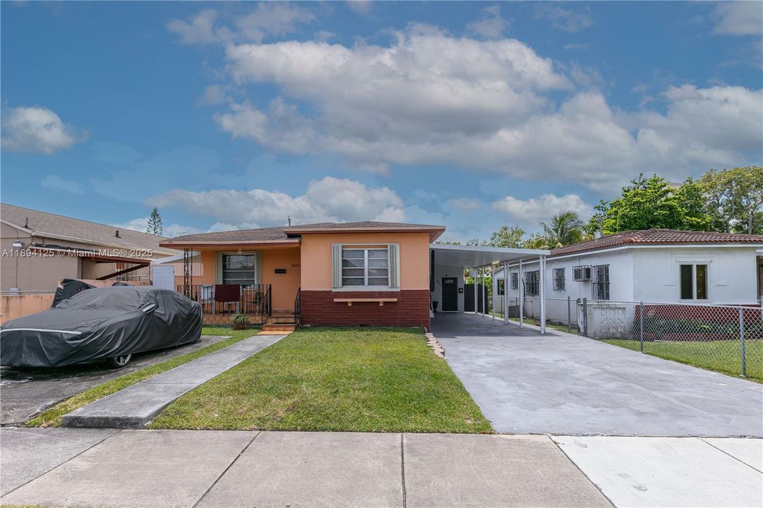 Active With Contract: $2,800 (2 beds, 2 baths, 1250 Square Feet)