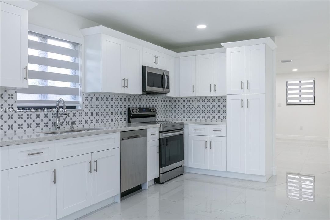 Active With Contract: $2,800 (2 beds, 2 baths, 1250 Square Feet)