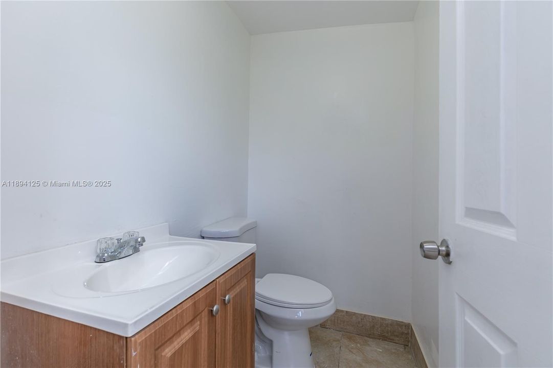 Active With Contract: $2,800 (2 beds, 2 baths, 1250 Square Feet)