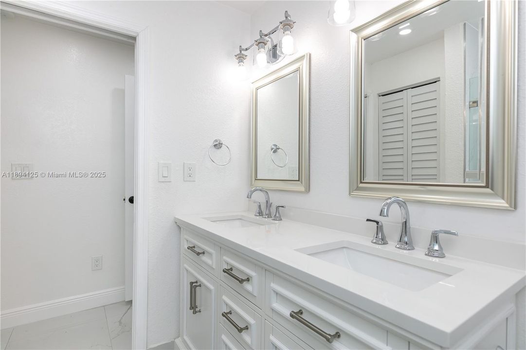 Active With Contract: $2,800 (2 beds, 2 baths, 1250 Square Feet)