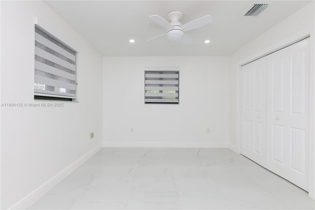 Active With Contract: $2,800 (2 beds, 2 baths, 1250 Square Feet)