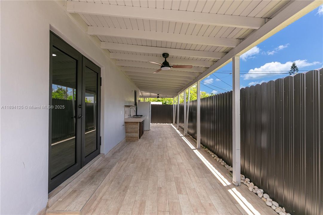 Active With Contract: $2,800 (2 beds, 2 baths, 1250 Square Feet)