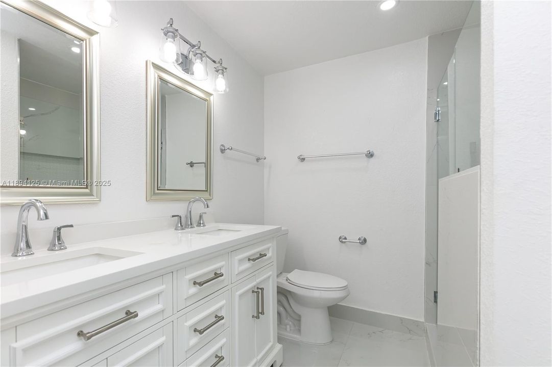 Active With Contract: $2,800 (2 beds, 2 baths, 1250 Square Feet)