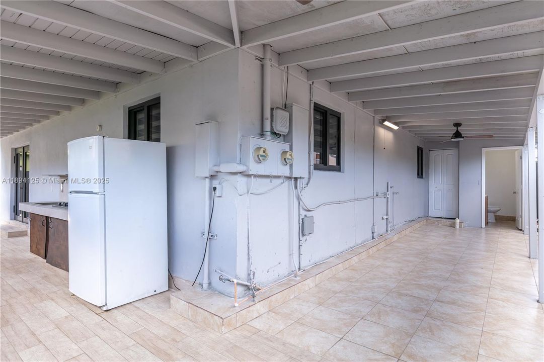 Active With Contract: $2,800 (2 beds, 2 baths, 1250 Square Feet)