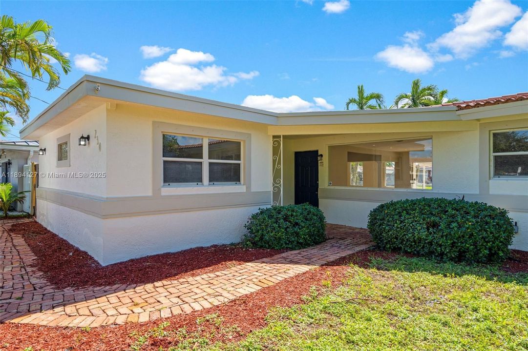 Active With Contract: $820,000 (3 beds, 2 baths, 1738 Square Feet)