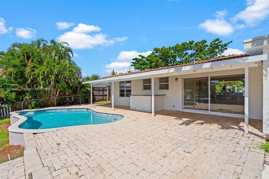 Active With Contract: $820,000 (3 beds, 2 baths, 1738 Square Feet)