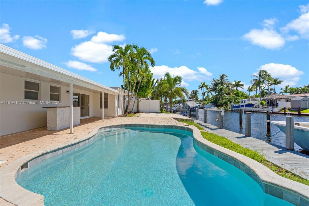 Active With Contract: $820,000 (3 beds, 2 baths, 1738 Square Feet)