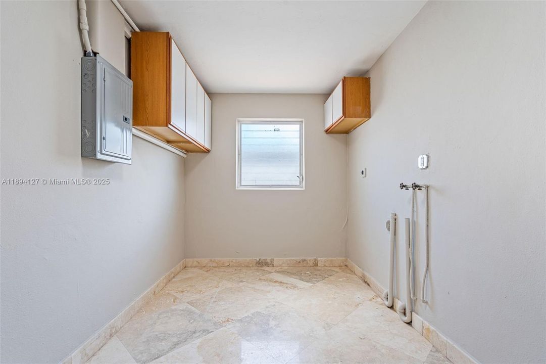 Active With Contract: $820,000 (3 beds, 2 baths, 1738 Square Feet)