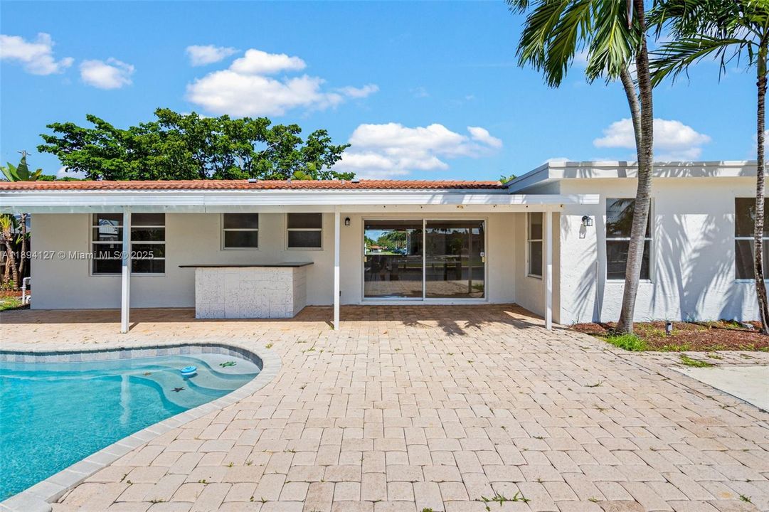 Active With Contract: $820,000 (3 beds, 2 baths, 1738 Square Feet)