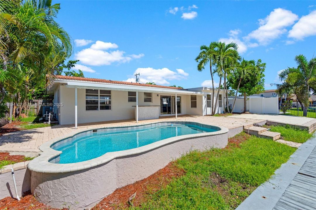 Active With Contract: $820,000 (3 beds, 2 baths, 1738 Square Feet)